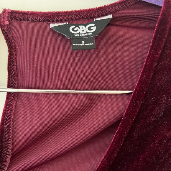 GBG Guess Maroon Velvet Holiday Romper Size small NEW - Picture 6 of 6